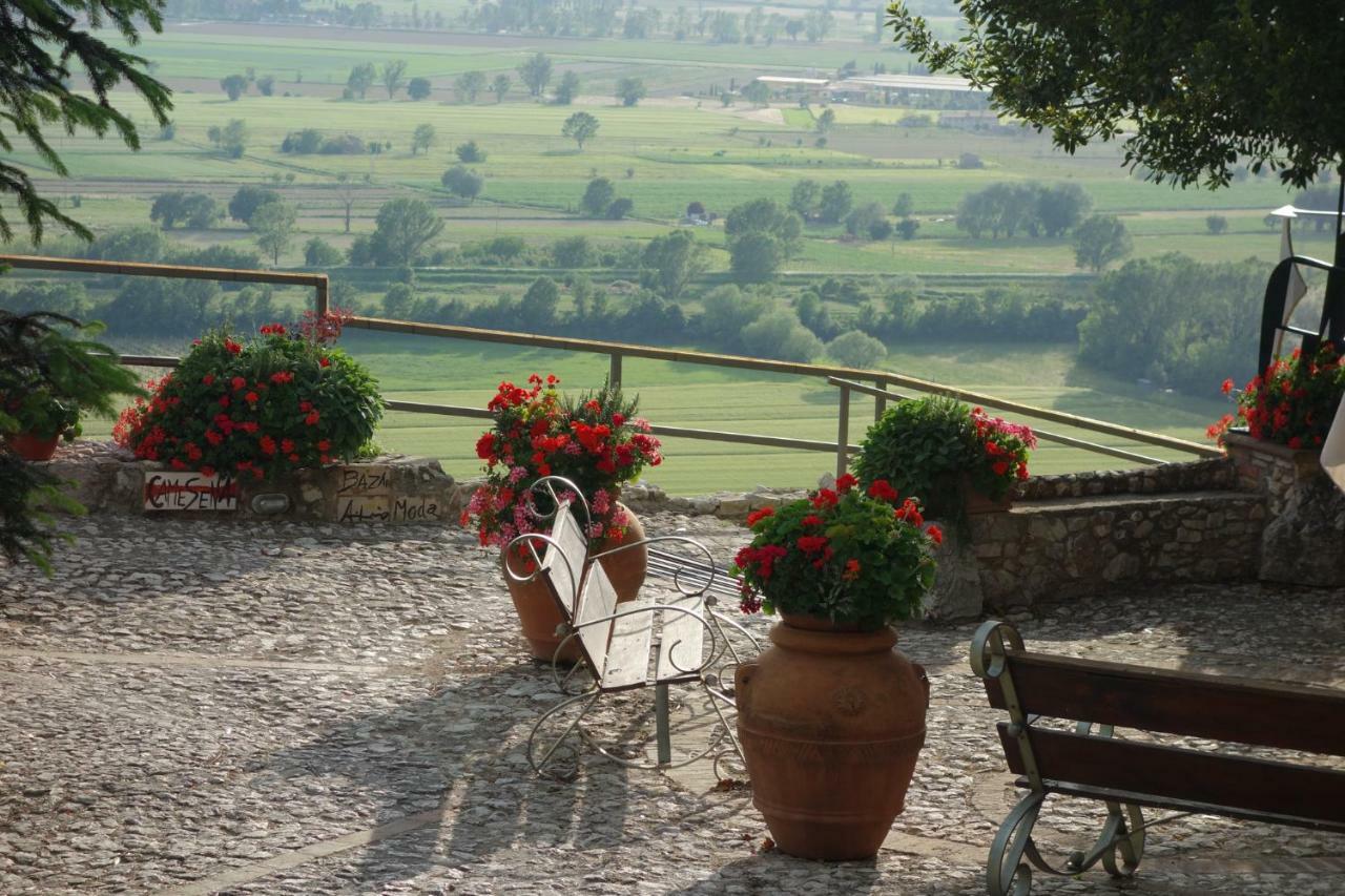 Relais Borgo Lizori Country House Campello sul Clitunno Exterior foto