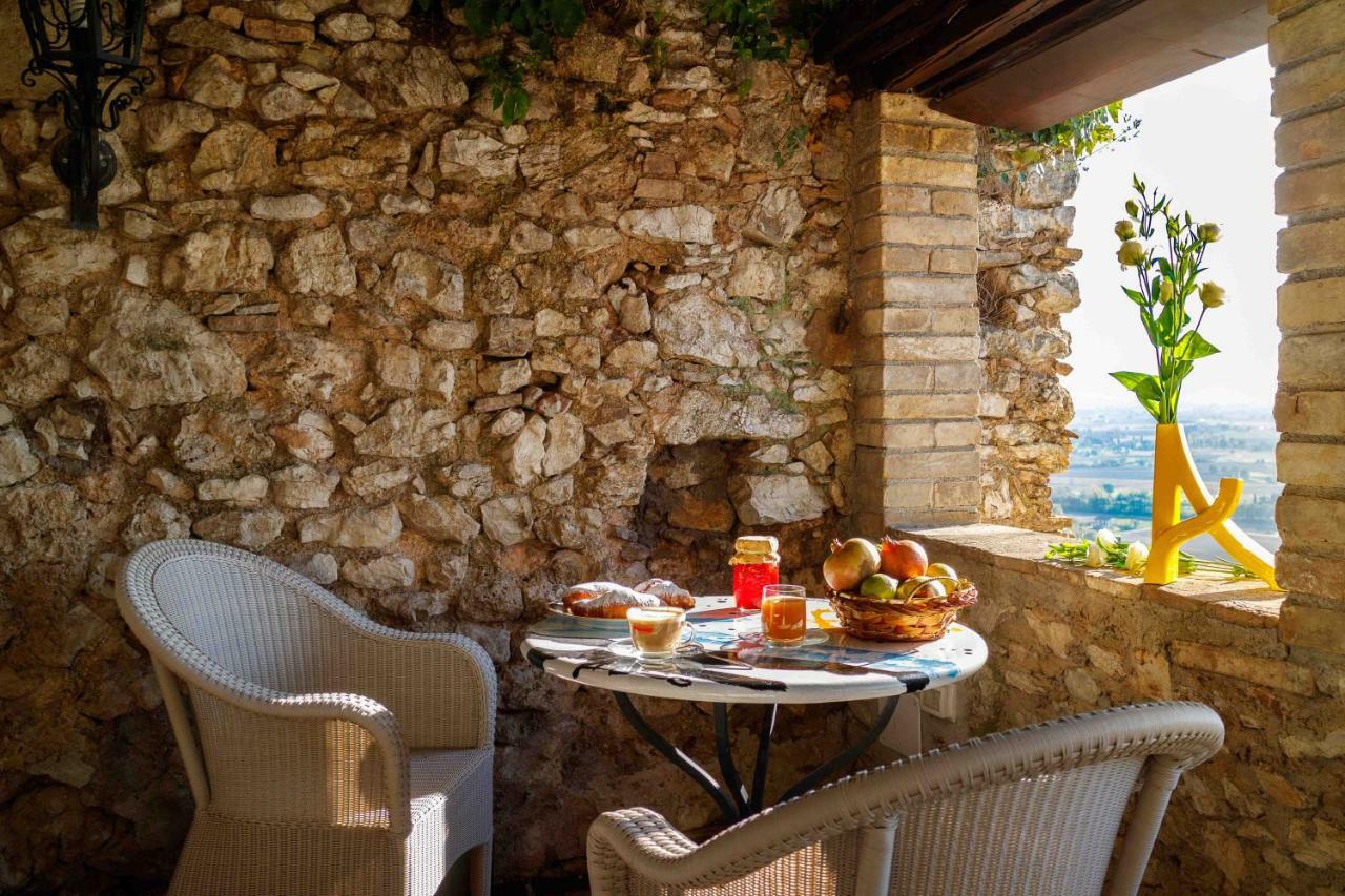 Relais Borgo Lizori Country House Campello sul Clitunno Exterior foto